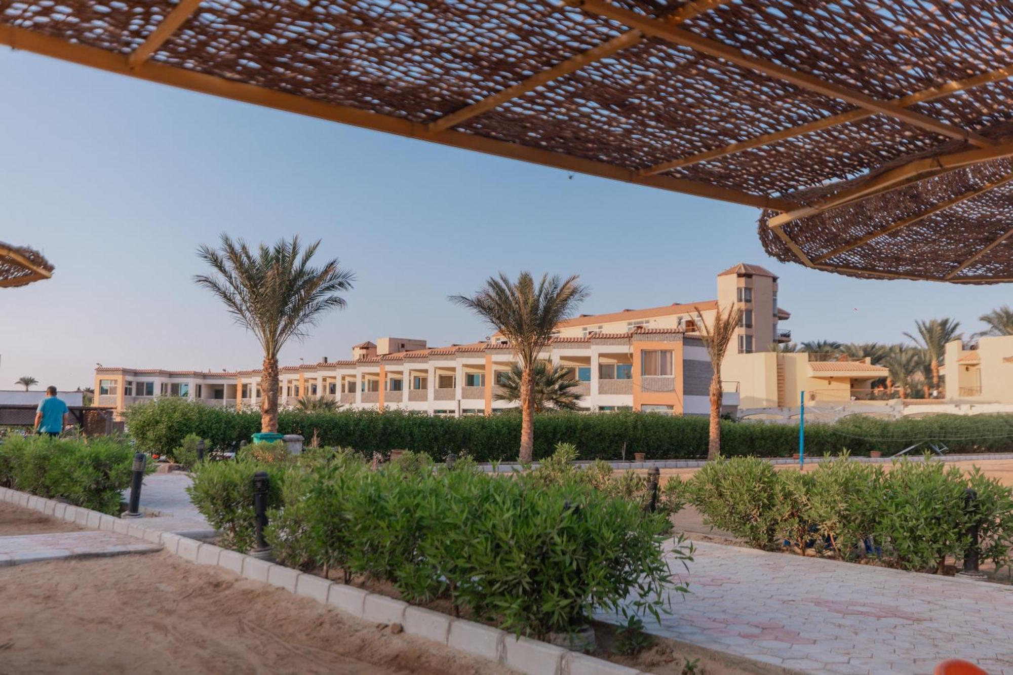 Andalusia Blue Beach Hurghada Aparthotel Exterior photo